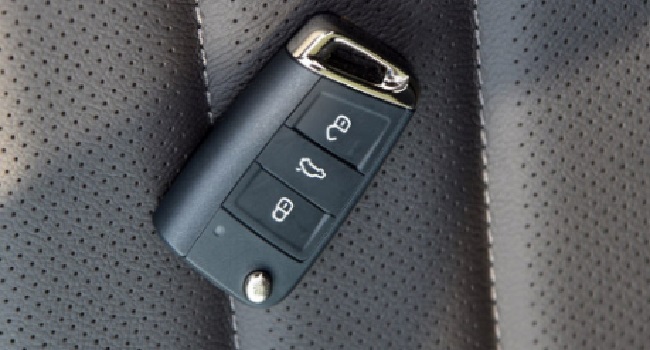 寶來(lái)車鑰匙換電池教程，更換方式大同小異