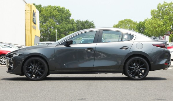 馬自達3昂克賽拉參數配置 搭載2.0L發(fā)動機(車身長達4.6米)