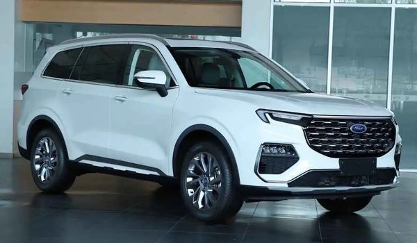 福特領(lǐng)裕真實口碑 動力性能強(qiáng)勁(車身長達(dá)4.9米)