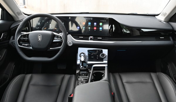 奔騰b70新款到底怎么樣 搭載2.0T發(fā)動機(jī)(車身長達(dá)4.8米)