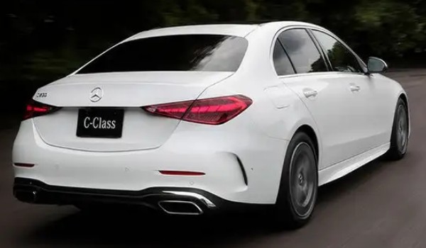 奔馳e300的油耗是多少 油耗實測9.7L(一公里消耗8毛錢)