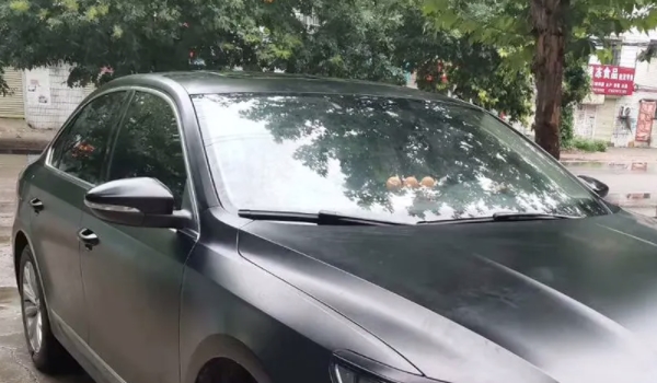 汽車貼膜多少錢 貼膜價(jià)格幾百元到幾千元不等（不同品牌價(jià)格不同）