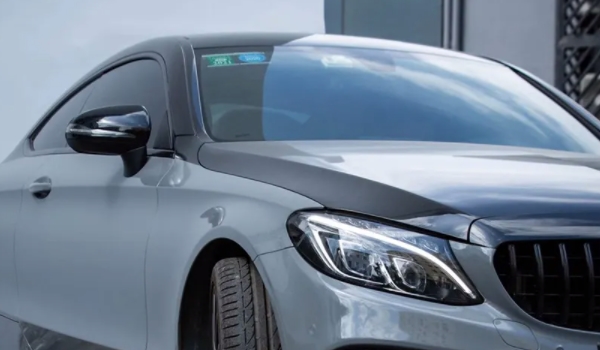 汽車貼膜多少錢 貼膜價(jià)格幾百元到幾千元不等（不同品牌價(jià)格不同）