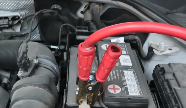 汽車電瓶壽命多久 電瓶壽命2年到6年時間（注意電瓶的保養(yǎng)）