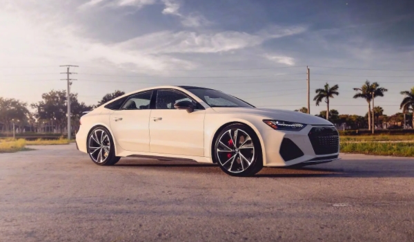 奧迪rs7最新價(jià)格2022款 奧迪rs7新車售價(jià)146.88萬(wàn)元（分期首付60.97萬(wàn)元）