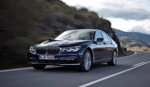 寶馬730價(jià)格2022款報(bào)價(jià)及圖片 2022款沒(méi)有730(2021款730售價(jià)73萬(wàn))