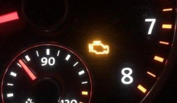 發(fā)動機故障標志亮燈 有8種原因導致(發(fā)動機沒有維護)