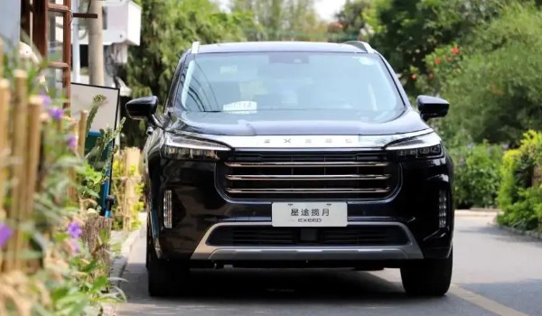 攬?jiān)滦姓廊A版2022價(jià)格 沒(méi)有行政豪華版車型(攬?jiān)率蹆r(jià)17萬(wàn)一輛)