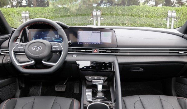 現(xiàn)代伊蘭特油耗多少真實油耗 油耗實測7.1L(一公里消耗5毛錢)