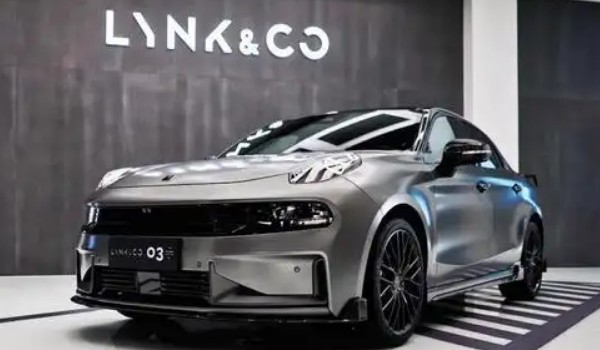 領(lǐng)克03分期一個(gè)月多少錢 一個(gè)月要交4155元(首付花費(fèi)5萬)