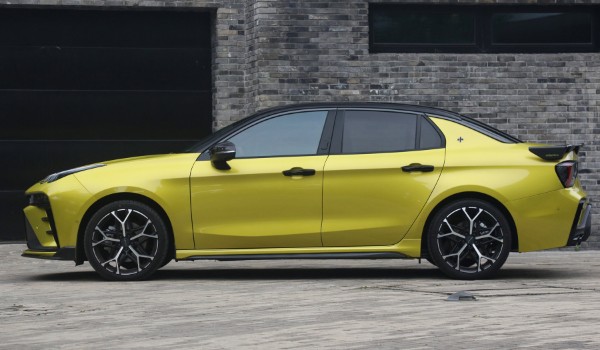 領(lǐng)克03分期一個(gè)月多少錢 一個(gè)月要交4155元(首付花費(fèi)5萬)