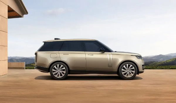 路虎攬勝這車(chē)到底怎么樣 百公里油耗12L(輸出馬力可達(dá)530匹)