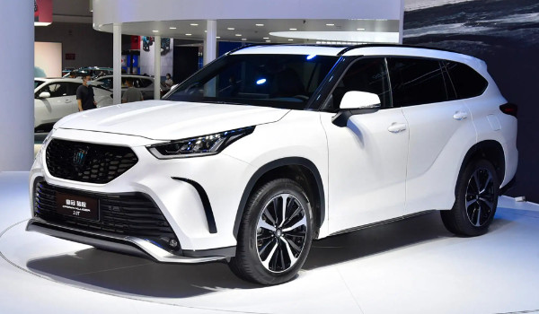 皇冠陸放和漢蘭達(dá)怎么選 皇冠陸放馬力可達(dá)248匹(車身長達(dá)5米)