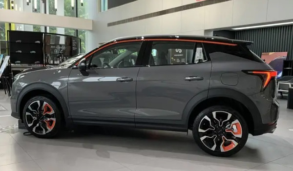 領克06怎么樣值得買嗎 百公里油耗8.1L(馬力可達181匹)