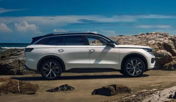 攬巡和冠道哪個(gè)好 攬巡馬力可達(dá)220匹(車身長(zhǎng)達(dá)4949mm)