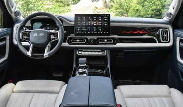 北京bj60怎么樣值不值得買(mǎi) 百公里油耗9.3L(輸出動(dòng)力可達(dá)267匹)