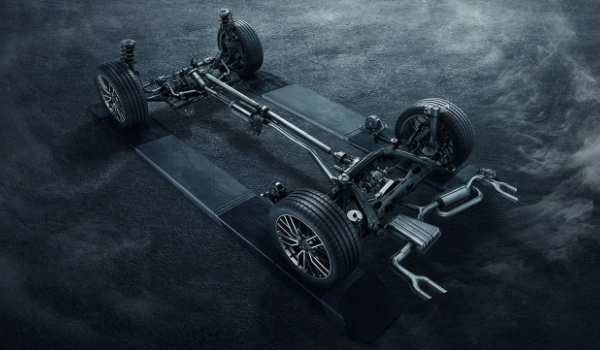 兩驅和四驅的區(qū)別 驅動輪有所不同（四驅版本行駛更加穩(wěn)定）