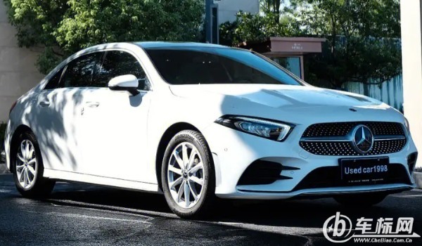 奔馳a級(jí)油耗高嗎 百公里油耗7.9L(一公里消耗7毛錢(qián))