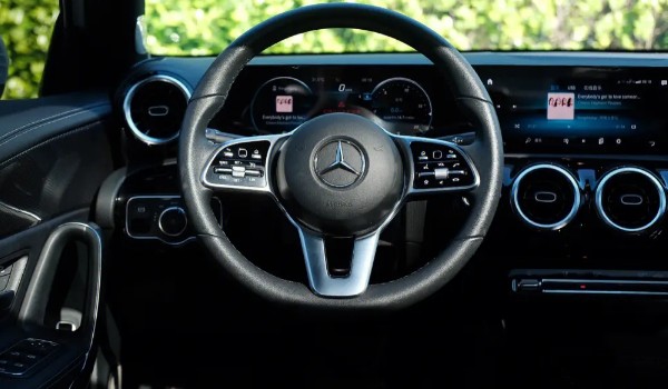 奔馳a級(jí)油耗高嗎 百公里油耗7.9L(一公里消耗7毛錢(qián))