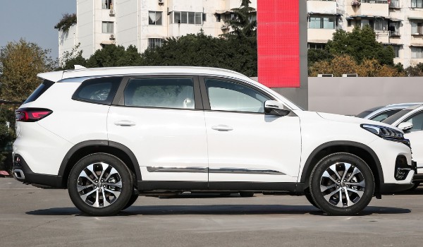 奇瑞瑞虎8報(bào)價(jià)1.6t 2023款瑞虎8售價(jià)11萬(落地13萬)