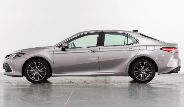 豐田凱美瑞油電混合2022款報價 2022款凱美瑞混動18萬(落地20萬)