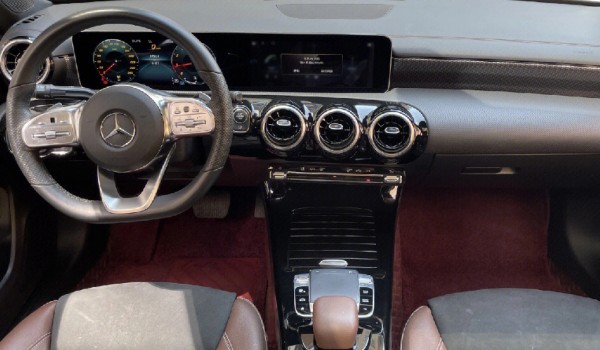 寶馬1系和奔馳a級哪個好 寶馬1系馬力達(dá)178匹(a級車身長達(dá)4.6米)