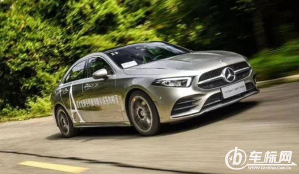 奔馳a級車型有哪些 奔馳a級車型有兩款（奔馳A180，奔馳A200L）