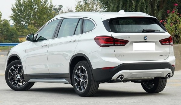 奔馳glb和寶馬x1買哪個(gè) 奔馳glb車長4.6米(配置非常豐富)