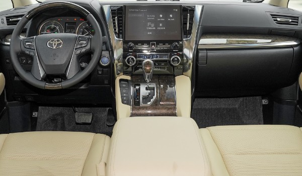 豐田埃爾法這個(gè)車怎么樣 電機(jī)馬力可達(dá)211匹(油耗實(shí)測(cè)8.3L)