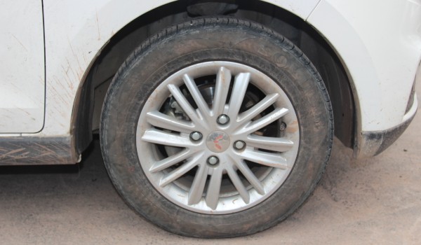 五菱宏光s輪胎型號(hào)尺寸是多少 輪胎型號(hào)185/70 r14(胎壓標(biāo)準(zhǔn)2.3-2.5bar)