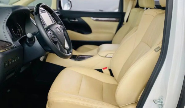 威爾法車身尺寸是多少 車身長(zhǎng)達(dá)4.9米(車身軸距3米)