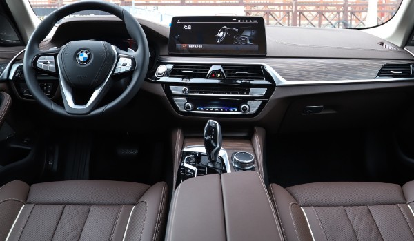 寶馬6系和5系哪個(gè)好 寶馬6系動力更強(qiáng)(寶馬5系配置豐富)