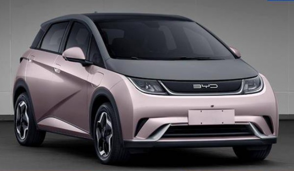 元plus和海豚哪個更值得買 元plus車身長達(dá)4.4米(配置豐富)