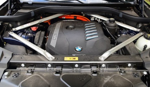 雷克薩斯rx和寶馬x5哪個(gè)好 寶馬x5車身長達(dá)5米(馬力可達(dá)333匹)