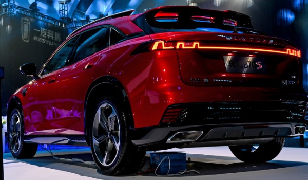 奔騰b70s分期首付多少錢(qián) 分期首付3萬(wàn)(36期月供2631元)