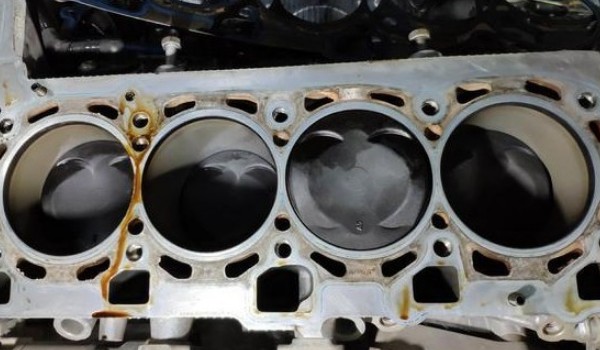 標(biāo)致4008動力怎么樣 馬力可達(dá)211匹(搭載1.8T發(fā)動機)