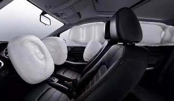 標(biāo)致4008安全性怎么樣 駕駛輔助功能豐富(搭載6個氣囊)