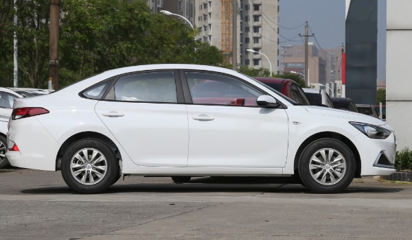 現(xiàn)代悅動(dòng)這車怎么樣值得買嗎 馬力可達(dá)123匹(油耗實(shí)測7.8L)