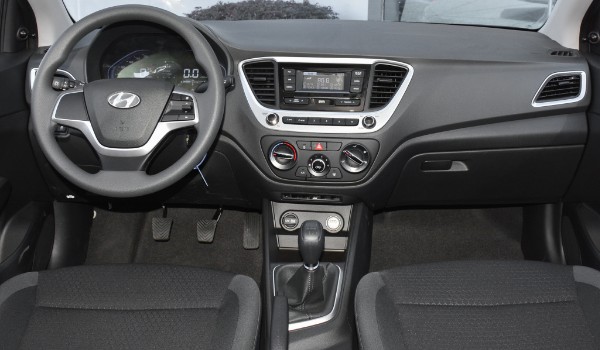 現(xiàn)代悅納分期首付多少錢 分期首付1萬(36期月供1166元)