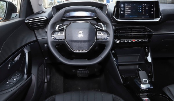 標致2008油耗多少真實油耗 百公里油耗6.5L(油耗一公里5毛錢)