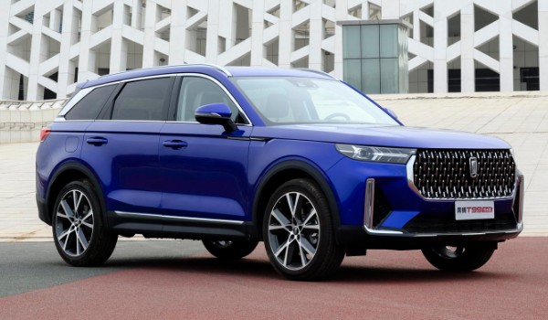 奔騰t99和哈弗h6哪個好 奔騰t99動力強(車身長達(dá)4.8米)