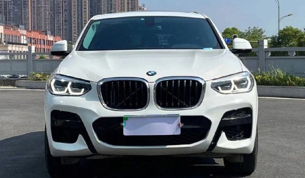 寶馬x4二手車價(jià)格多少 僅需要花費(fèi)26萬(表顯里程1.25萬公里)