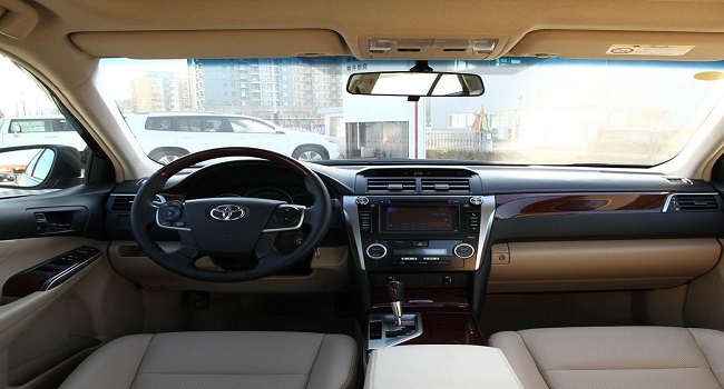 凱美瑞2.0豪華版落地價(jià)2022，指導(dǎo)價(jià)區(qū)間為17.98萬(wàn)-26.98萬(wàn)