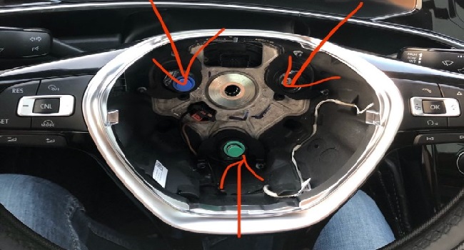 打方向盤有咯噔異響，出現(xiàn)異響要及時檢查維護