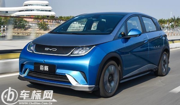 幾何e和海豚哪個(gè)好 海豚車(chē)長(zhǎng)4.1米(配置功能豐富)