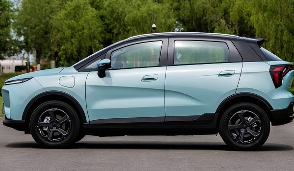 幾何e和海豚哪個(gè)好 海豚車(chē)長(zhǎng)4.1米(配置功能豐富)