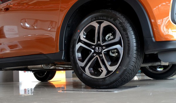 本田zrv輪胎型號規(guī)格 尺寸為215/60 r17(胎寬215mm)