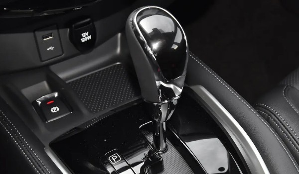 榮耀變速箱油多久換一次 每4萬公里更換(搭載CVT無級(jí)變速)