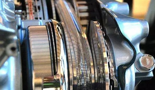 榮耀變速箱油多久換一次 每4萬公里更換(搭載CVT無級(jí)變速)