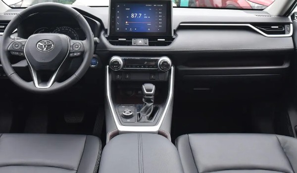 奇駿榮耀和rav4榮放哪個(gè)好 rav4榮放動(dòng)力更強(qiáng)(配置豐富)